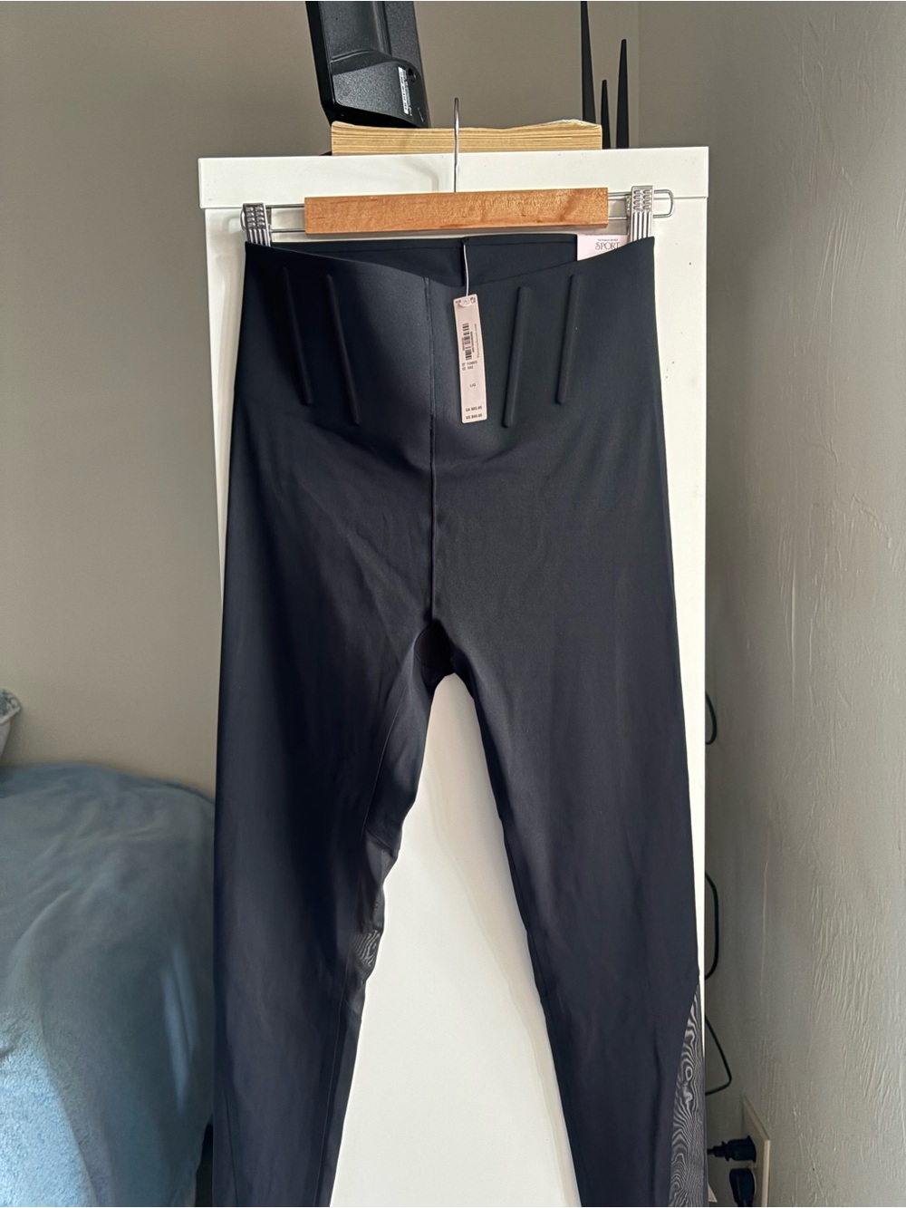 Victoria's Secret Black High-Waist Leggings - Picture 2 of 7